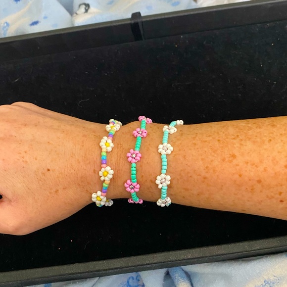 3 Flower Stretch Bracelets - Picture 7 of 10